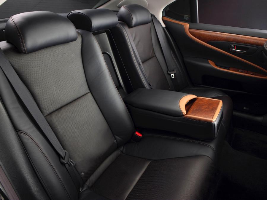  Lexus LS460 Touring Edition 2011 года  (фото 9 из 9)
